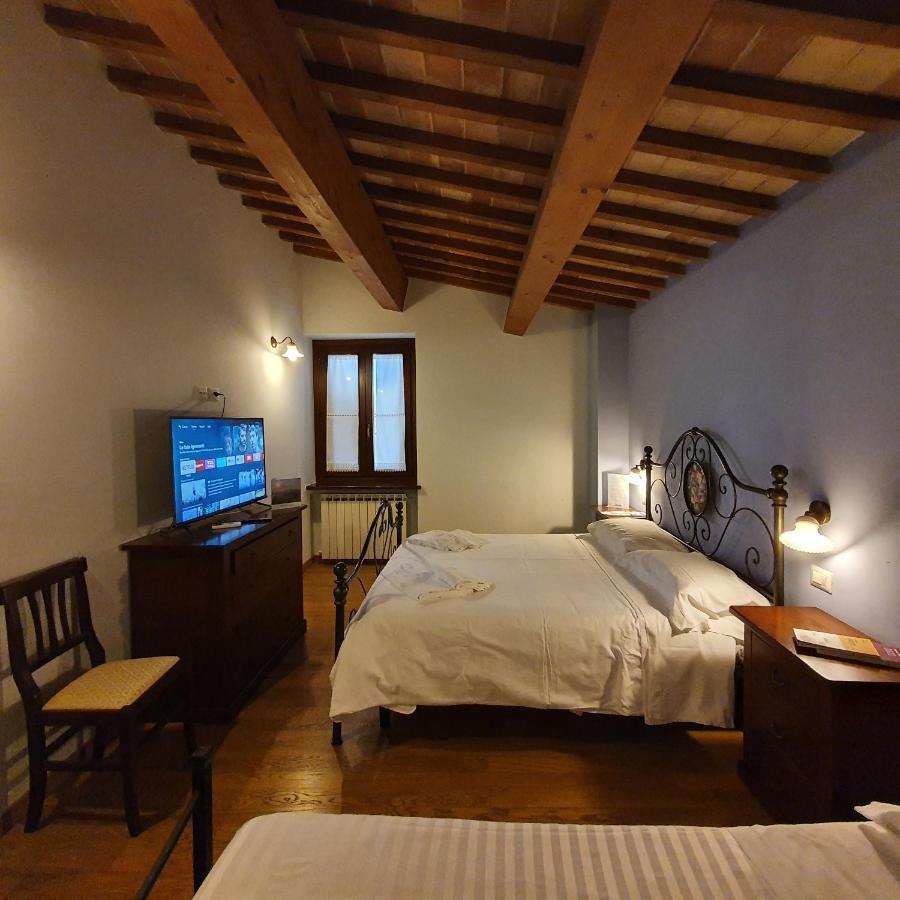 Pietra Maula Agriturismo Castelraimondo Exterior foto