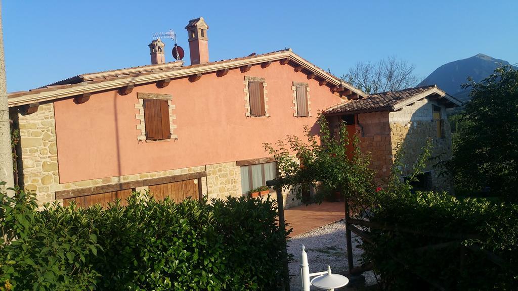 Pietra Maula Agriturismo Castelraimondo Exterior foto